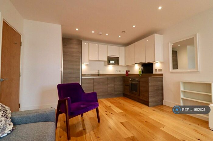 1 Bedroom Flat To Rent In Harbourside Court, London, SE8