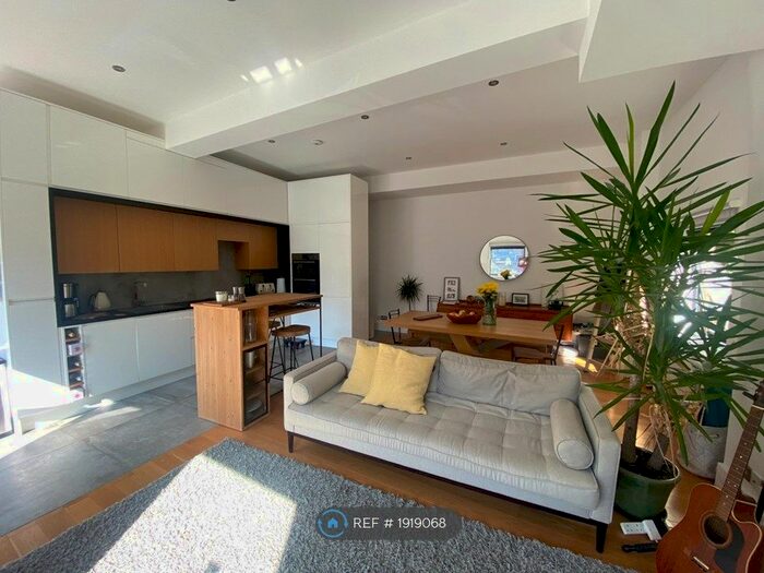 2 Bedroom Flat To Rent In Odessa Street, London, SE16