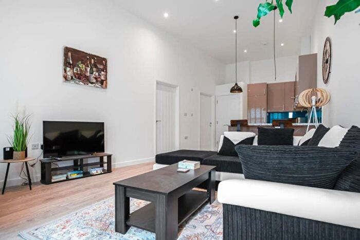 1 Bedroom Flat To Rent In Woking, Surrey, GU21