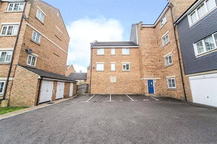 1 Bedroom Flat For Sale In Russett Way, Dunstable, Bedfordshire, LU5