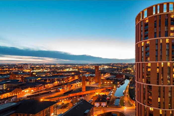 1 Bedroom Flat For Sale In Candle House, Wharf Approach, Leeds, LS1