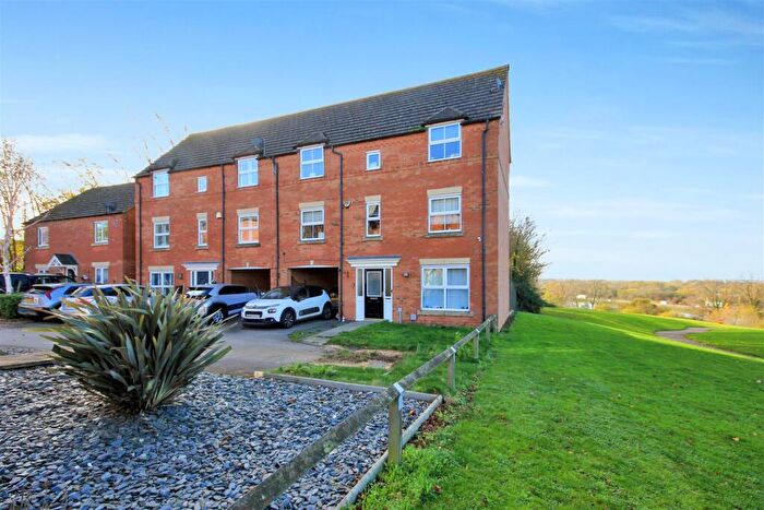 4 Bedroom Semi-Detached House For Sale In Celtic Close, Higham Ferrers, NN10