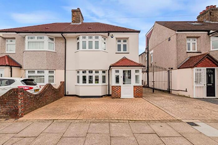 3 Bedroom Semi Detached House For Sale In Kenmere Road, Welling, DA16