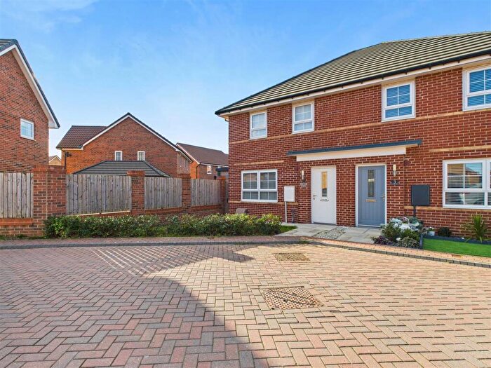 3 Bedroom Semi Detached House For Sale In Spitfire Drive, Brough, HU15