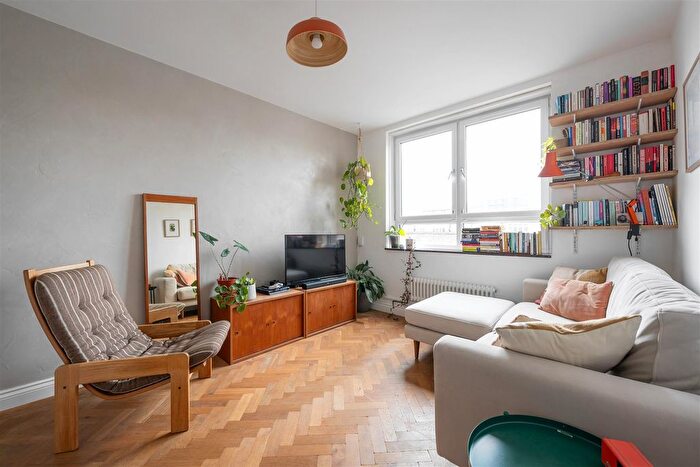 2 Bedroom Flat To Rent In Arcola Street, London, E8
