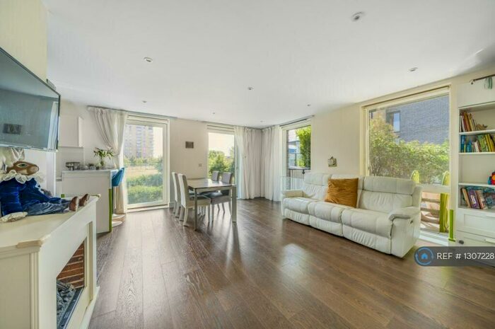 3 Bedroom Flat To Rent In Merlin Court, London, SE3