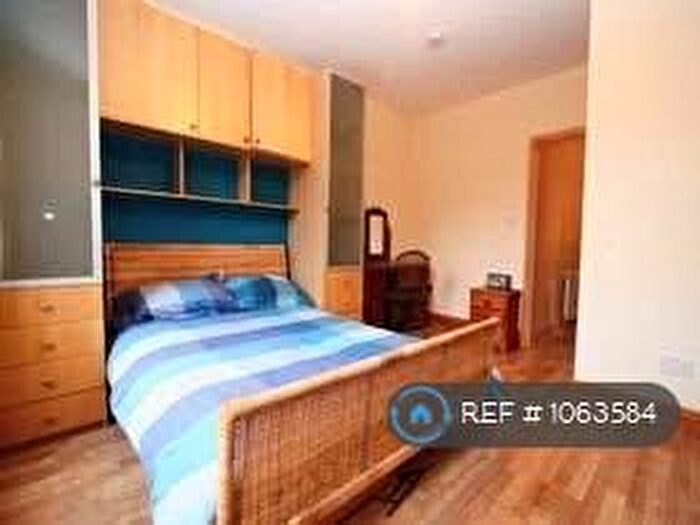 1 Bedroom Flat To Rent In Villiers Road, Kingston Upon Thames, KT1