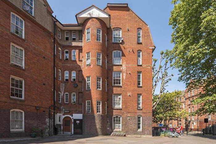 2 Bedroom Flat For Sale In Hedsor House, Ligonier Street, Shoreditch, London, E2