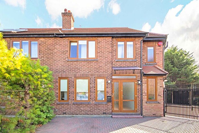 4 Bedroom Property To Rent In Woodhouse Close, Perivale, Greenford, UB6