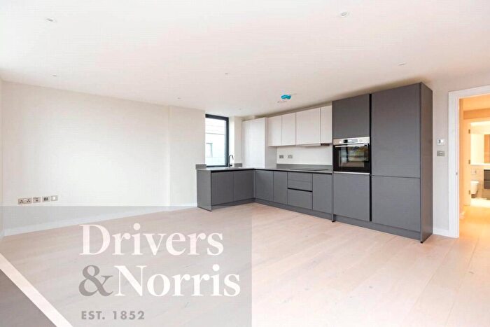 2 Bedroom Apartment To Rent In Tottenham Lane, Crouch End, London, N8