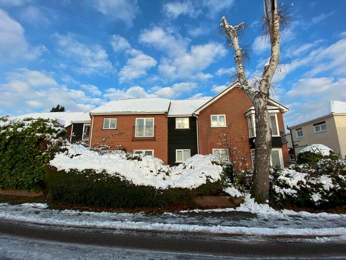 1 Bedroom Flat To Rent In New Road, Meopham, Gravesend, DA13