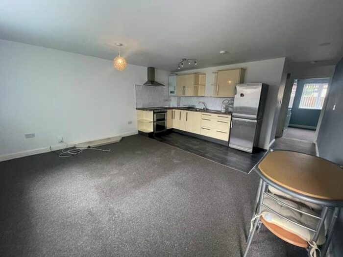 2 Bedroom Flat To Rent In Broad Walk, Knowle, Bristol, BS4