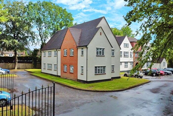 1 Bedroom Apartment For Sale In The Maultway, Camberley, GU15