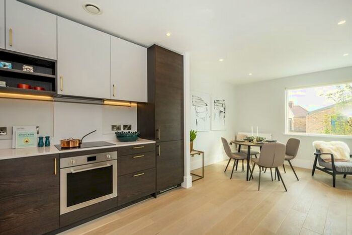 2 Bedroom Flat To Rent In Old Meadow Lane, Hounslow, TW3