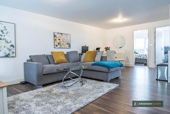 2 Bedroom Flat To Rent In Brondesbury Road, Kilburn Park, NW6