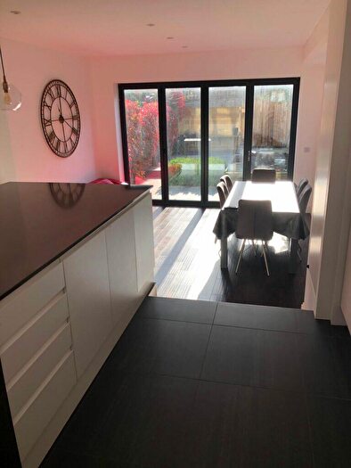 3 Bedroom House To Rent In Bed House – Falkland Avenue –, N11