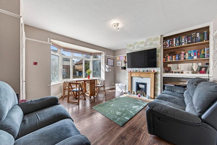 3 Bedroom Terraced House For Sale In Cherry Road, Kettering, NN16