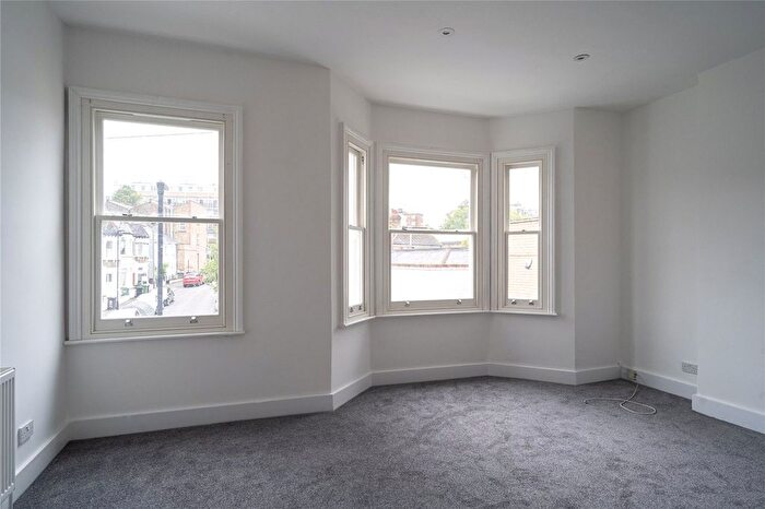 2 Bedroom Flat To Rent In Brading Road, London, SW2