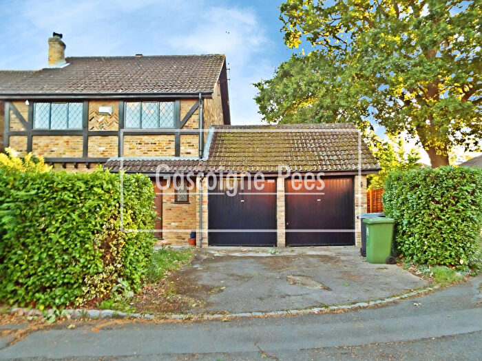4 Bedroom House To Rent In Goldsworth Park, GU21