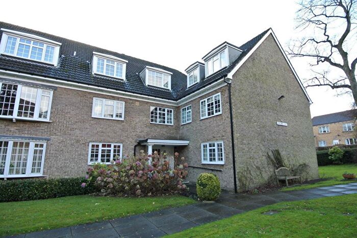 2 Bedroom Flat To Rent In Arncliffe Court, Croft House Lane, Marsh, HD1