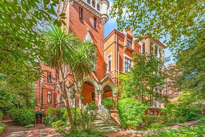 2 Bedroom Flat For Sale In Fitzjohns Avenue, Hampstead, NW3