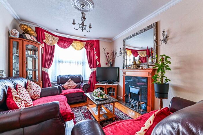 3 Bedroom Terraced House For Sale In Olinda Road, Stamford Hill, London, N16