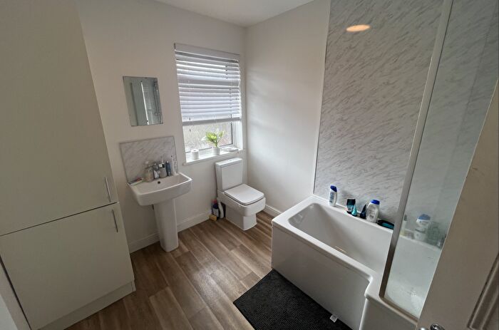 2 Bedroom End Of Terrace House To Rent In Scorer Street, LN5