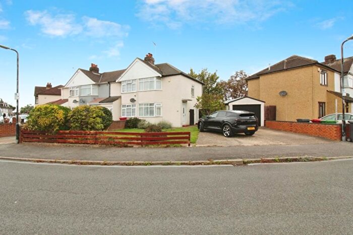 3 Bedroom End Of Terrace House For Sale In Salt Hill Way, Slough, SL1