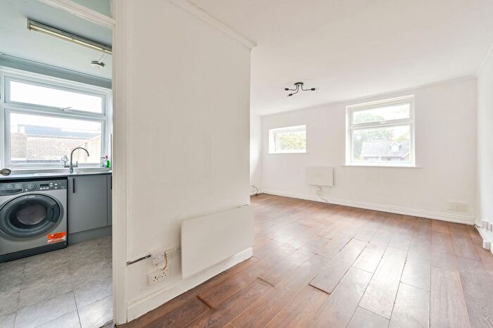 2 Bedroom Flat To Rent In Pitshanger Lane, London, W5