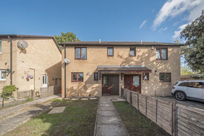 3 Bedroom Semi-Detached House To Rent In David Walter Close, Oxford, OX2