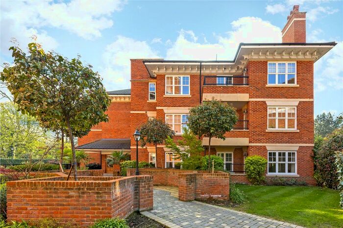 2 Bedroom Flat To Rent In Varley Drive, Twickenham, TW1