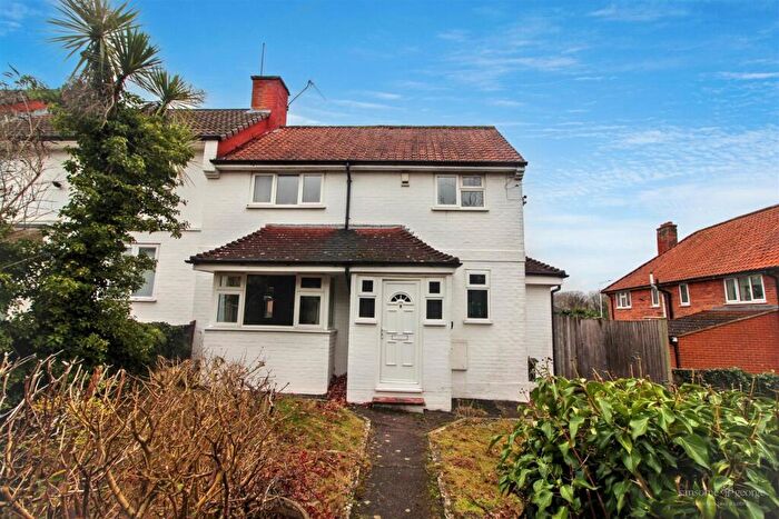 2 Bedroom End Of Terrace House For Sale In Donkin Hill, Caversham, Reading, RG4