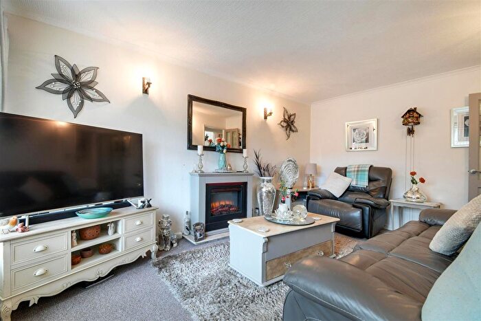 2 Bedroom Semi-detached Bungalow For Sale In Town Hill Drive, Broughton, DN20