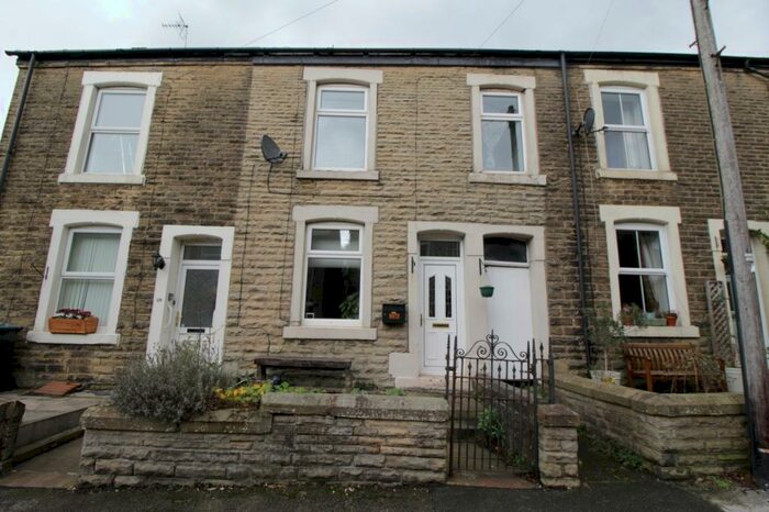 3 Bedroom Terraced House To Rent In Pikes Lane, Glossop, Derbyshire, SK13