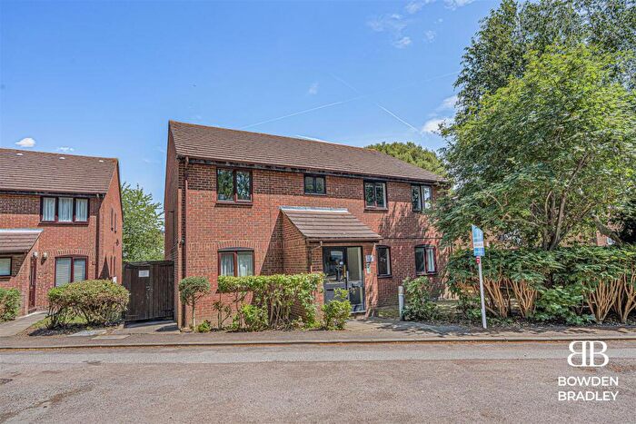 2 Bedroom Flat To Rent In Davids Way, Hainault, IG6