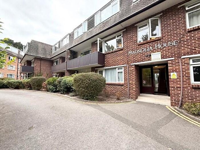 2 Bedroom Flat To Rent In Magnolia House, Redhill, BH10