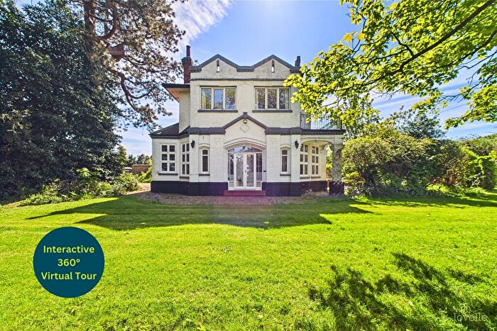 6 Bedroom Detached House For Sale In West End Road, Ulceby, North Lincolnshire, DN39