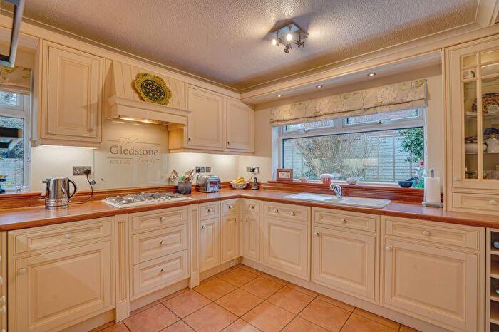 4 Bedroom Detached House For Sale In St. Pauls Road, Sarisbury Green, SO31