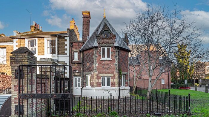 2 Bedroom End Terrace House For Sale In Madinah Road, London, E8
