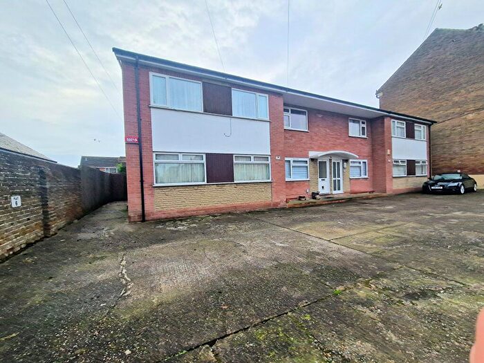 2 Bedroom Flat To Rent In St Mildreds Road, Ramsgate, Kent, CT11