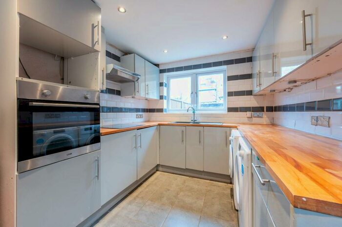 5 Bedroom House To Rent In Moffat Road, Thornton Heath, CR7