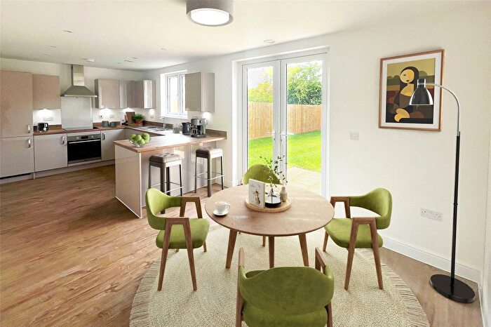 3 Bedroom Semi-Detached House For Sale In Westcote Way, Pershore, WR10