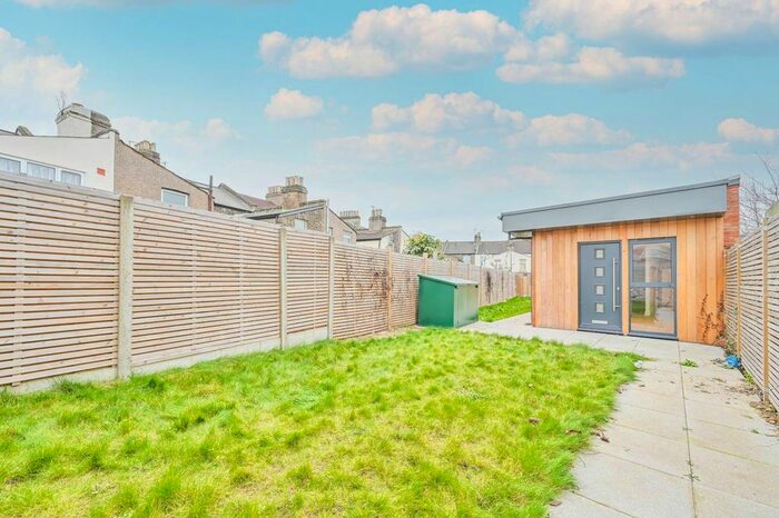 2 Bedroom Bungalow To Rent In Ironbridge Mews, Stratford, London, E15