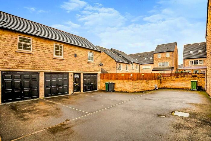 2 Bedroom Maisonette To Rent In Norfolk Avenue, Huddersfield, West Yorkshire HD2