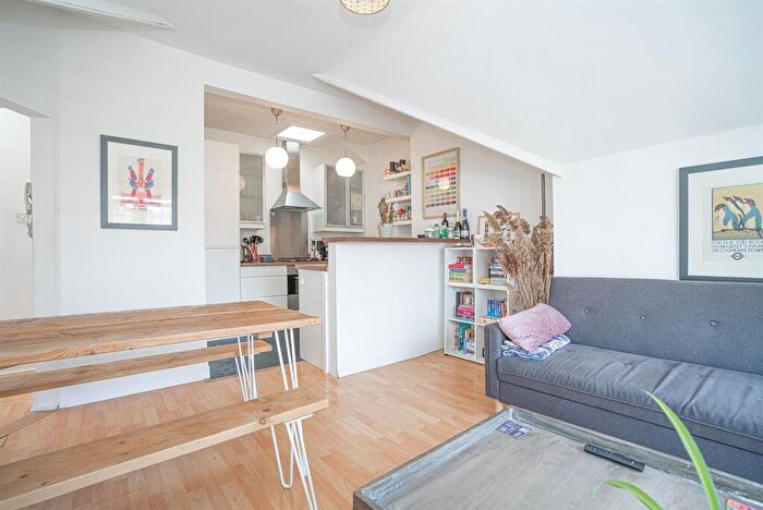 2 Bedroom Flat To Rent In Muswell Hill Road, N10