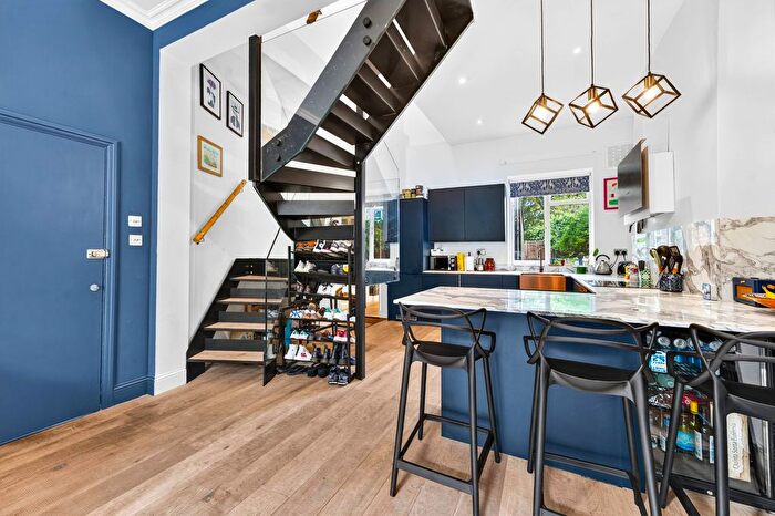 3 Bedroom Flat For Sale In Josephine Avenue, London, SW2