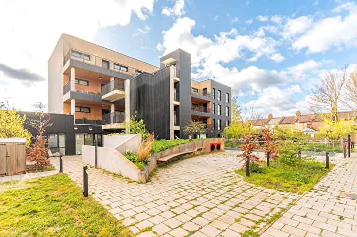 2 Bedroom Flat To Rent In Bell Foundry Close, Croydon, Croydon, CR0