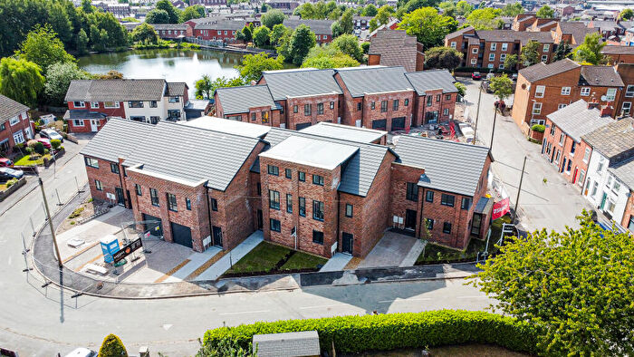 4 Bedroom Town House For Sale In Bank Street, Macclesfield, SK11