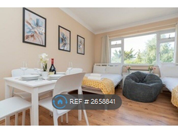 Studio To Rent In Alton Lodge, Bournemouth, BH3