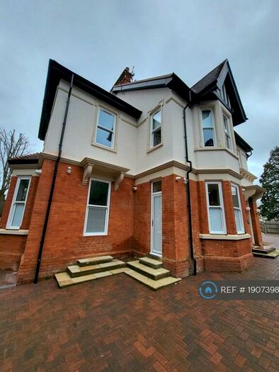 Studio To Rent In Redwood Drive, Epsom, KT19